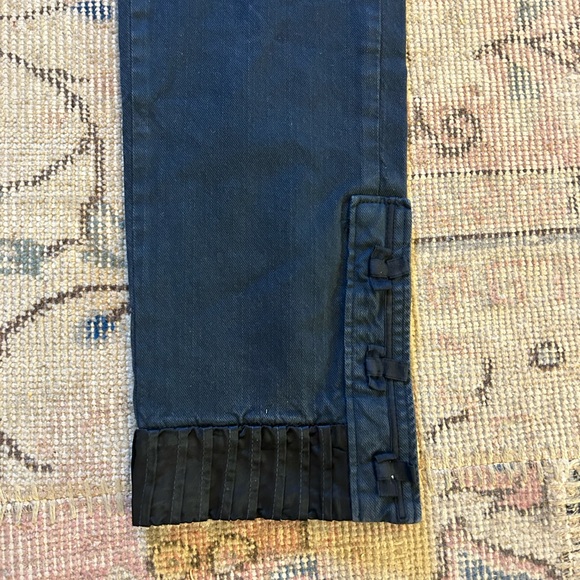 Women's Black John Galliano Capris - Picture 2 of 7